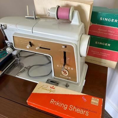 Singer Touch-N-Sew w/ attachments