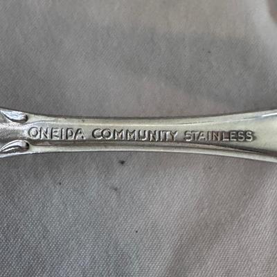 Oneida Craft Silverware Set and Mode Danish Steak Knives (K-DZ)