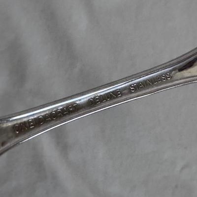 Oneida Craft Silverware Set and Mode Danish Steak Knives (K-DZ)