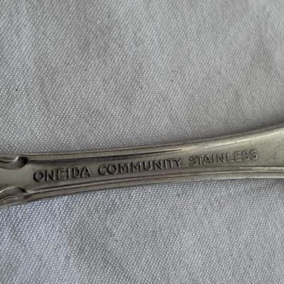 Oneida Craft Silverware Set and Mode Danish Steak Knives (K-DZ)