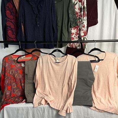 Lot F 300 Women’s Casual Clothing Lot ( Large )