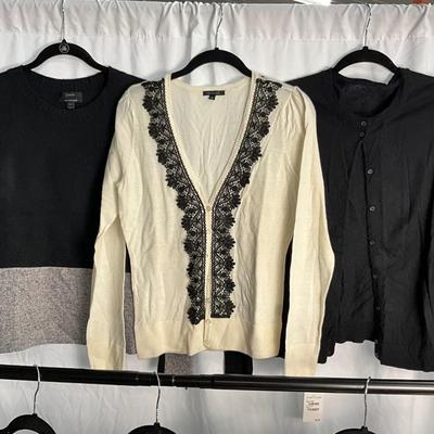 Lot F 302 Women’s Black & White Casual Clothing Lot (Large)