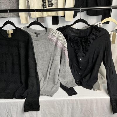 Lot F 302 Women’s Black & White Casual Clothing Lot (Large)
