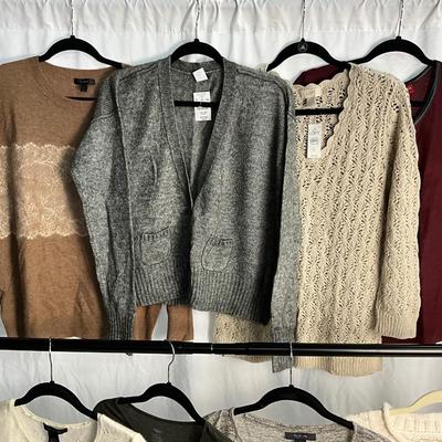 Lot F 303 Women’s Business Casual Clothing Lot (Large)