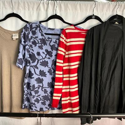 Lot F 304 Women’s Casual Clothing Lot (Large)