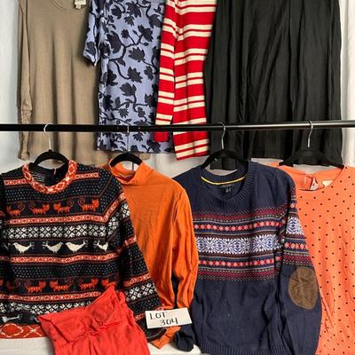 Lot F 304 Women’s Casual Clothing Lot (Large)