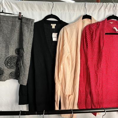 Lot F 305 Women’s Casual Clothing Lot (Large)