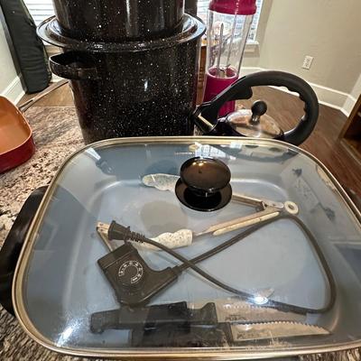 Hamilton Beach Electric skillet & mini blender lot