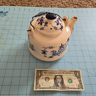 Tea pot