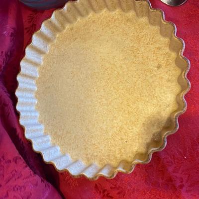 POTTERY CRAFT PIE PANS, PIE PLATES, AND PIE SERVING UTENSIL