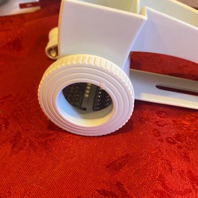 KITCHEN GADGETS, GRATER, OMELETTE PAN, KNIFE SHARPENER AND MORE!