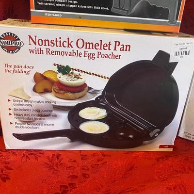 KITCHEN GADGETS, GRATER, OMELETTE PAN, KNIFE SHARPENER AND MORE!