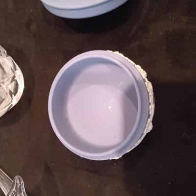 WEDGWOOD TRINKET BOX, CRYSTAL VASE AND GLASS FLOWER