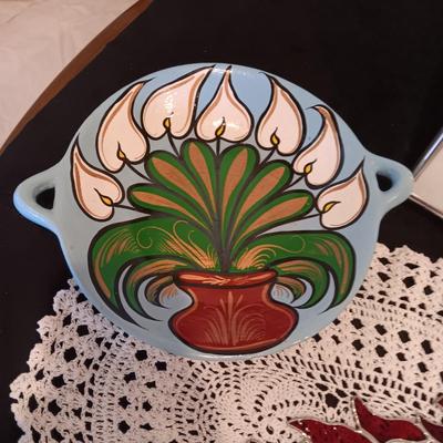 MAINLY RED PEPPER DECOR AND SERVING DISHES