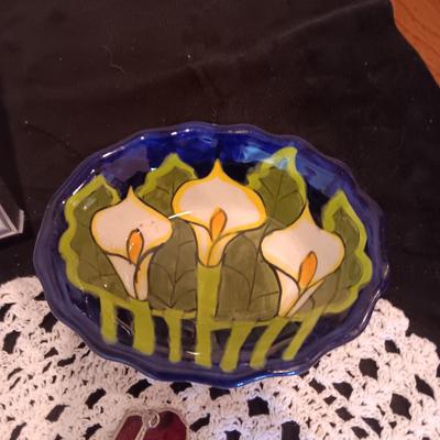 MAINLY RED PEPPER DECOR AND SERVING DISHES