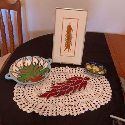 MAINLY RED PEPPER DECOR AND SERVING DISHES