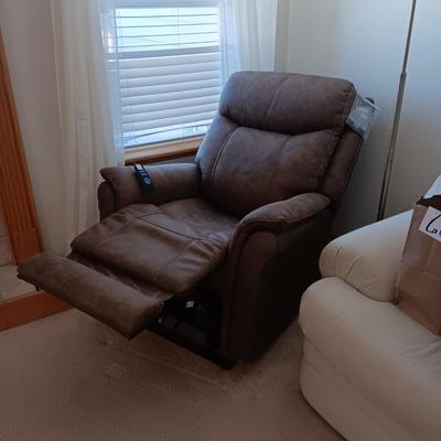 LIKE NEW W/TAGS ASHLEY SIGNATURE DESIGN POWER LIFT RECLINER W/HEAT AND MASSAGE