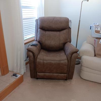 LIKE NEW W/TAGS ASHLEY SIGNATURE DESIGN POWER LIFT RECLINER W/HEAT AND MASSAGE