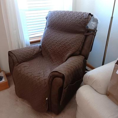 LIKE NEW W/TAGS ASHLEY SIGNATURE DESIGN POWER LIFT RECLINER W/HEAT AND MASSAGE
