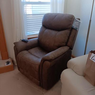 LIKE NEW W/TAGS ASHLEY SIGNATURE POWER LIFT RECLINER W/HEAT AND MASSAGE