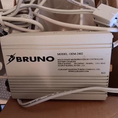 BRUNO STRAIGHT STEP ELECTRIC STAIRLIFT W/2 REMOTES