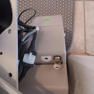 BRUNO STRAIGHT STEP ELECTRIC STAIRLIFT W/2 REMOTES