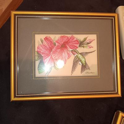 OTAGIRI PARROT BOOKENDS, 3 TAPESTRY CLOTH HUMMINGBIRD PICTURES AND A TRINKET BOX