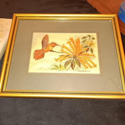 OTAGIRI PARROT BOOKENDS, 3 TAPESTRY CLOTH HUMMINGBIRD PICTURES AND A TRINKET BOX