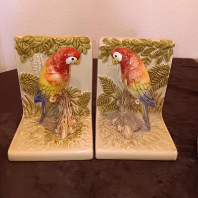 OTAGIRI PARROT BOOKENDS, 3 TAPESTRY CLOTH HUMMINGBIRD PICTURES AND A TRINKET BOX