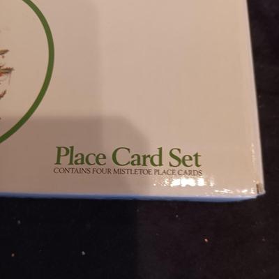 2 BOXES OF SPODE MISTLETOE PLACE CARDS (8 TOTAL)