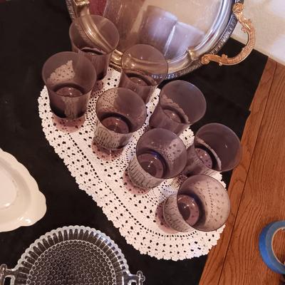 8 PURPLE STEMMED GLASSES AND SERVING DISHES