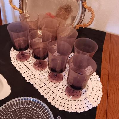 8 PURPLE STEMMED GLASSES AND SERVING DISHES