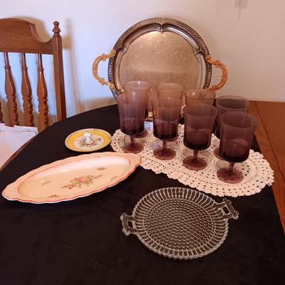 8 PURPLE STEMMED GLASSES AND SERVING DISHES