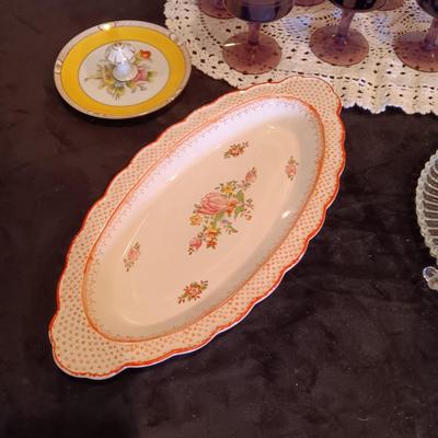 8 PURPLE STEMMED GLASSES AND SERVING DISHES