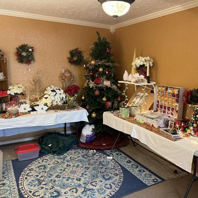 Lot 3: Holiday Selection