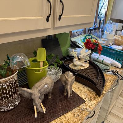 Lot 5: Kitchen Larger Selection