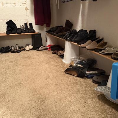 Lot 13: Closet Selection