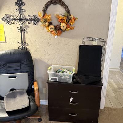 Lot 15: Office Selection