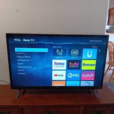 TCL ROKU 32" FLAT SCREEN TV W/REMOTE