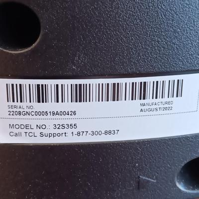 TCL ROKU 32" FLAT SCREEN TV W/REMOTE