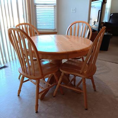 SOLID OAK PEDESTAL TABLE WITH 6 CHAIRS & 1 LEAF