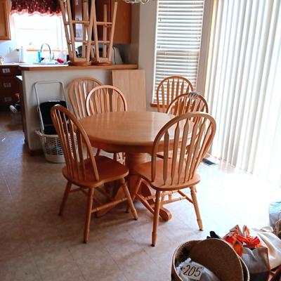 SOLID OAK PEDESTAL TABLE WITH 6 CHAIRS & 1 LEAF