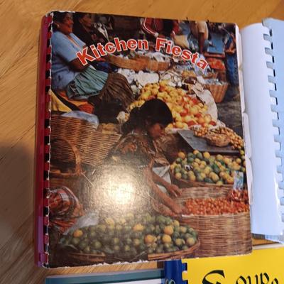 LONGABERGER BASKET W/RECIPES AND BLANK CARDS PLUS COOK BOOKS