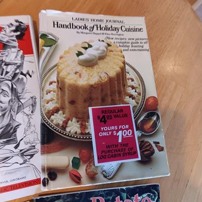 LONGABERGER BASKET W/RECIPES AND BLANK CARDS PLUS COOK BOOKS