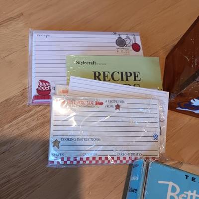 YOSEMITE WOODEN BOX FULL OF RECIPES, BLANK CARDS AND VINTAGE COOK BOOKS