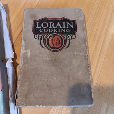 YOSEMITE WOODEN BOX FULL OF RECIPES, BLANK CARDS AND VINTAGE COOK BOOKS