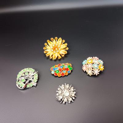 VINTAGE BROOCHES