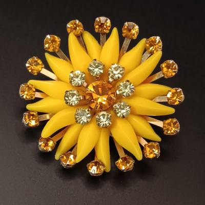 VINTAGE BROOCHES