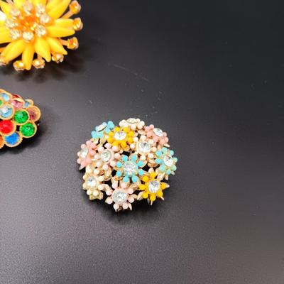 VINTAGE BROOCHES
