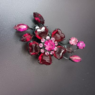 2 GORGEOUS BROOCHES